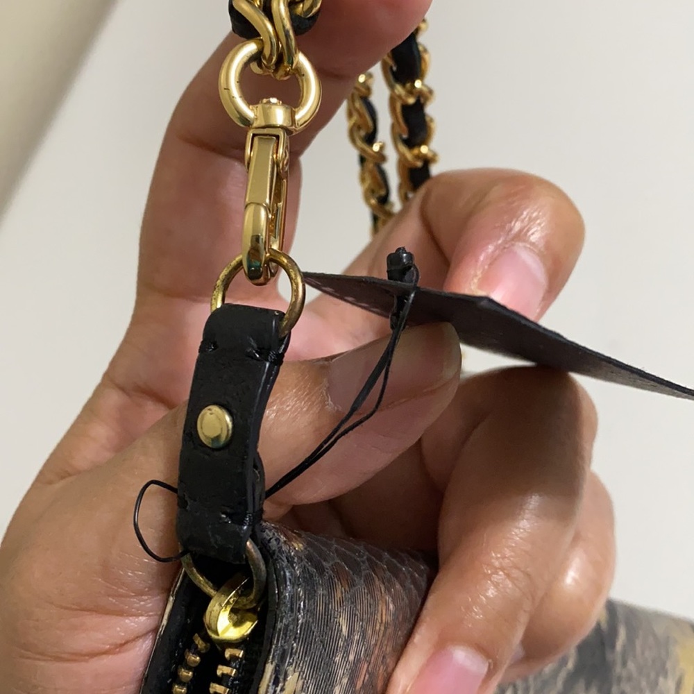 CLUB MONACO | Beverly wristlet - Picture 9 of 11